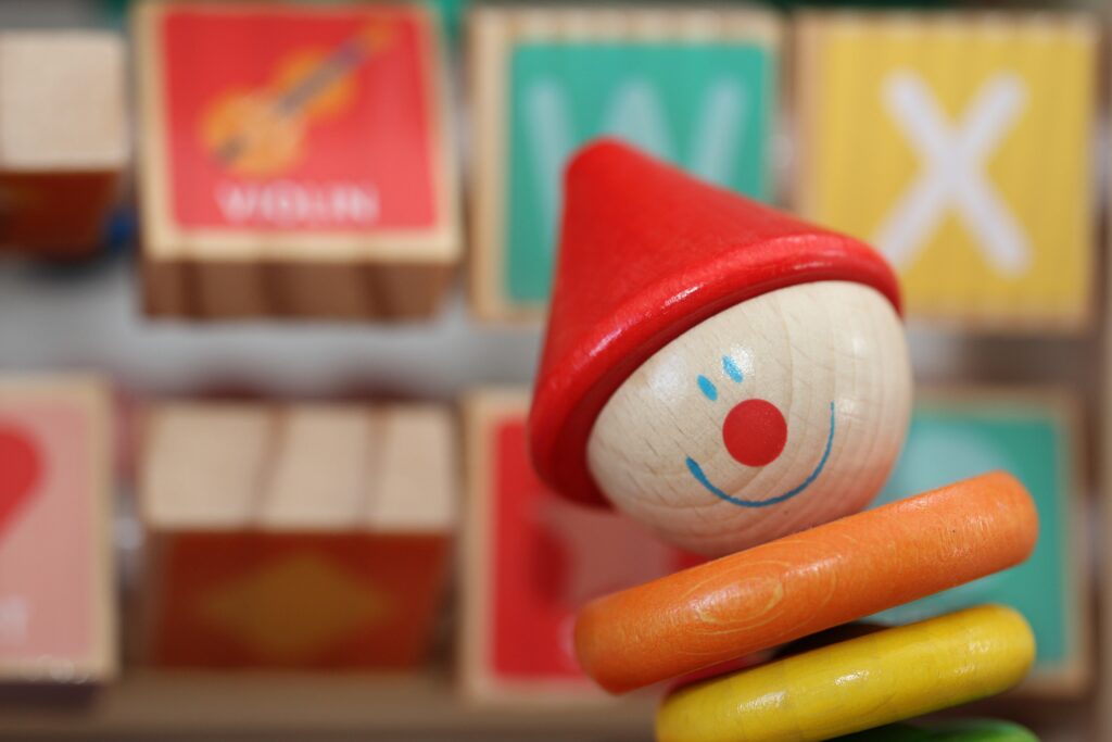 Jouets et accessoires en bois : une sélection pour petits et grands